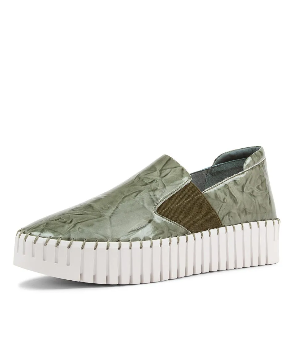 DJANGO & JULIETTE Becca Khaki Shrunken Patent Sneakers Ws