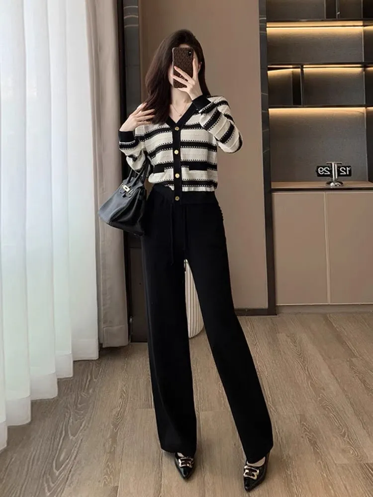 Internet celebrity sports casual suit for women in autumn and winter fashionable age-reducing temperament high-end striped knitt