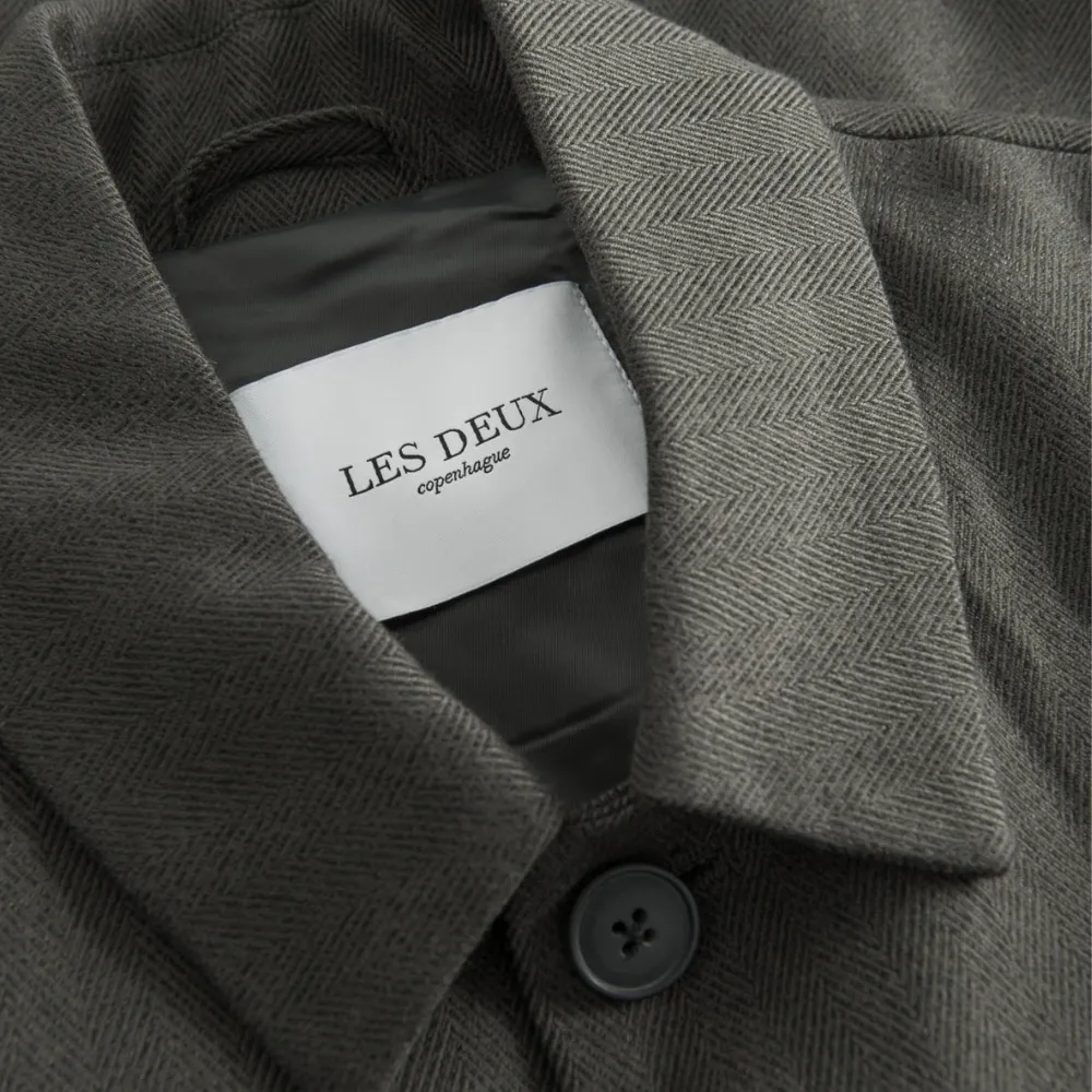 Les Deux Marseille Herringbone Olive Night/Dark Brown Hybrid Jacket | Menswear Online