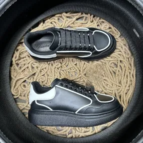 Sneakers Black & White Lines 2024